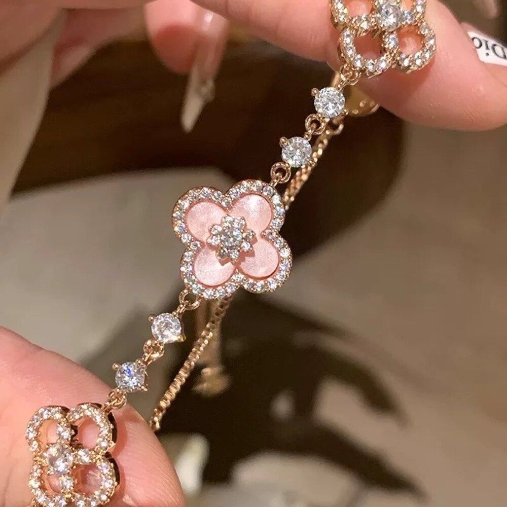 Pembe van Cleef bileklik