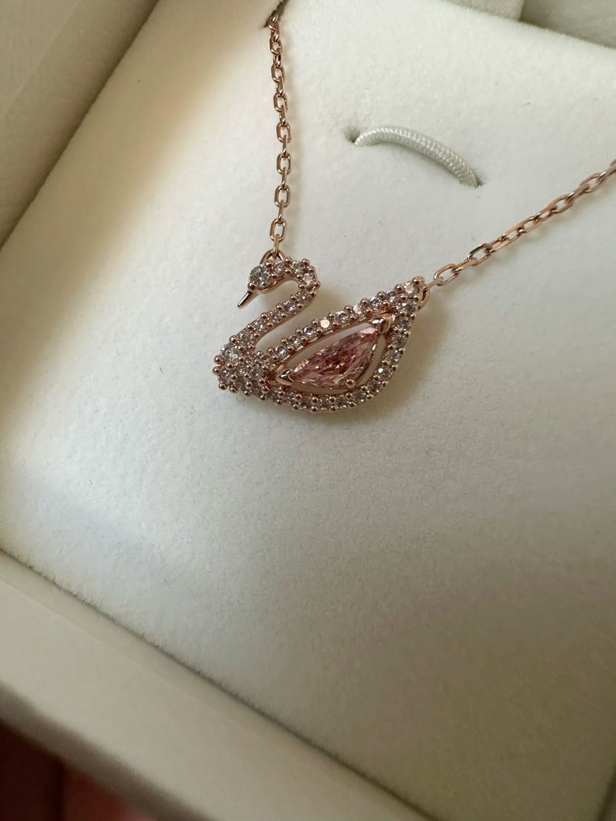 Çelik Pembe Kuğu Kolye